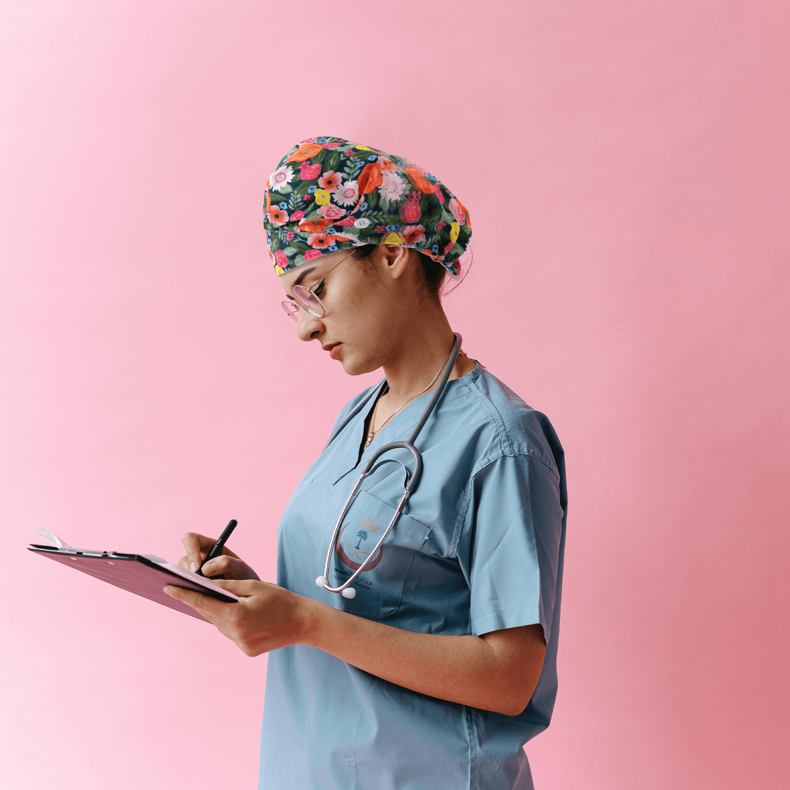 Floral bouffant scrub cap: Doctor/nurse in surgical caps